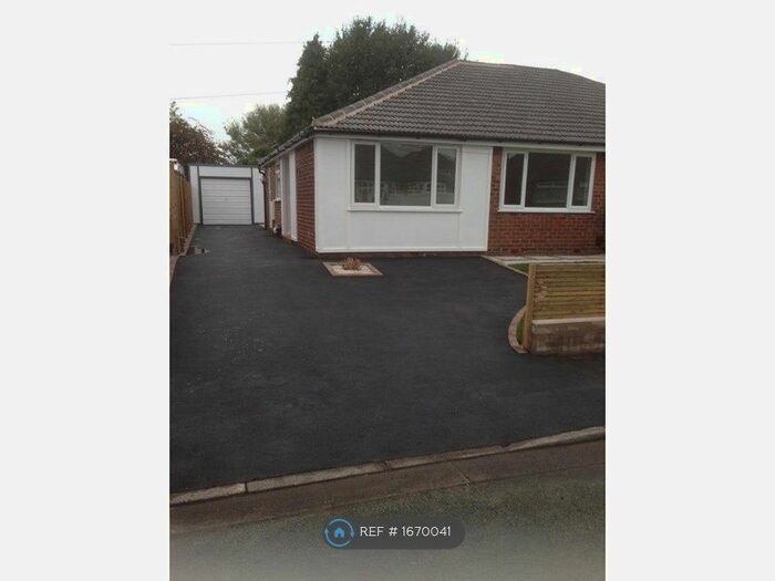 2 Bedroom Bungalow To Rent In Parkstone Road, Irlam, Manchester, M44