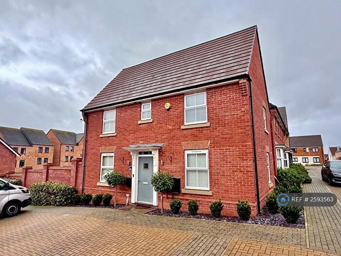 3 Bedroom Detached House To Rent In Gaius Croft, Fairfields, Milton Keynes, MK11