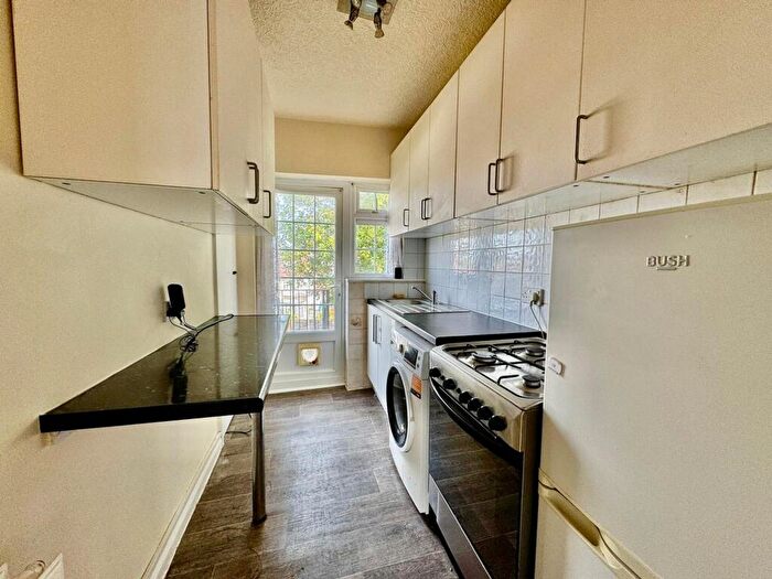1 Bedroom Flat For Sale In Hale Lane, Edgware, HA8