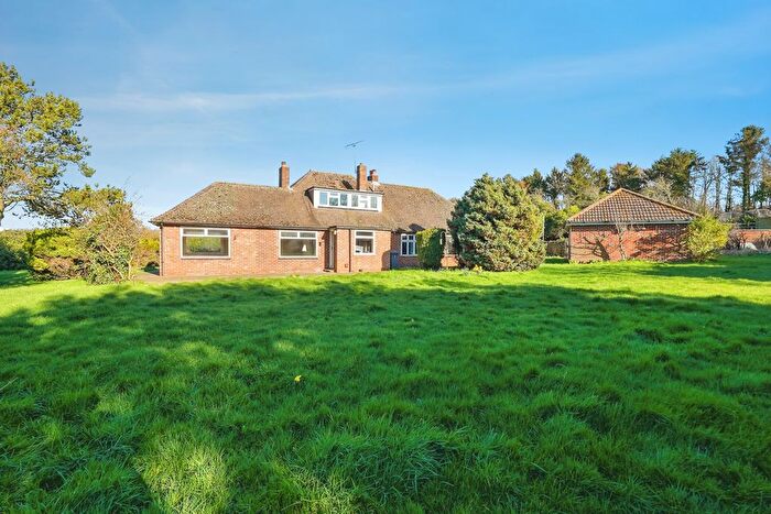 4 Bedroom Bungalow For Sale In Sandwich Road, Ash, Canterbury, Kent, CT3