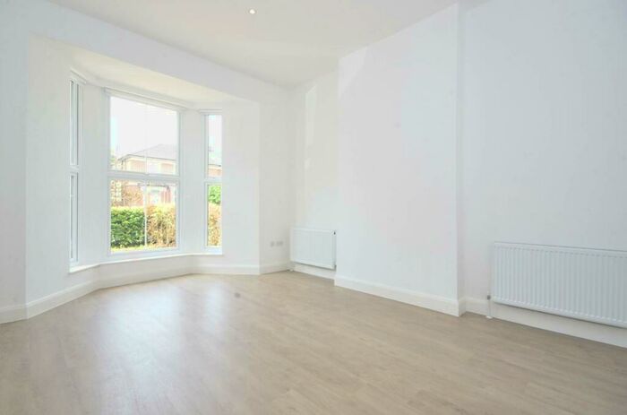 5 Bedroom Semi-Detached House To Rent In Alexandra Grove, North Finchley, London, N12