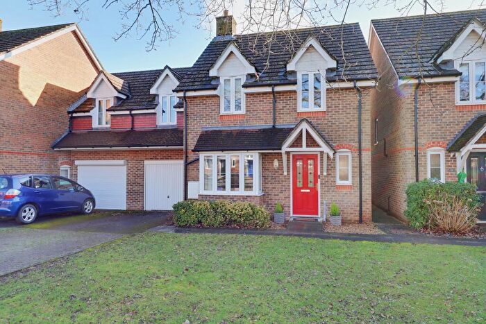 4 Bedroom Link Detached House For Sale In The Acorns, Denmead, PO7