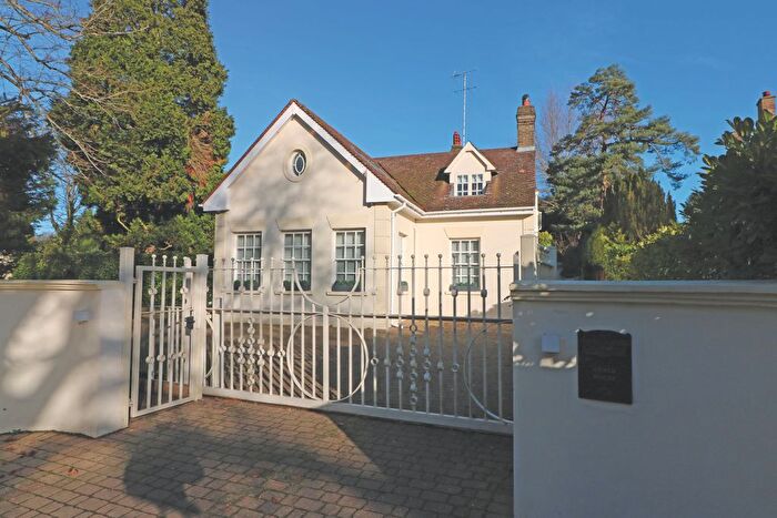 6 Bedroom Detached House For Sale In Aldenham Road, Letchmore Heath, Hertfordshire, WD25
