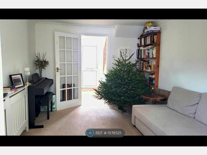 2 Bedroom End Of Terrace House To Rent In Hawkins Road, Cambridge, CB4