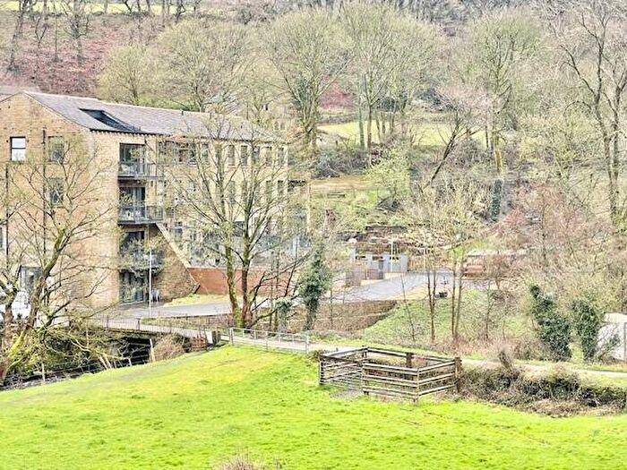 3 Bedroom Apartment To Rent In Gate Head Lane, Halifax, HX4