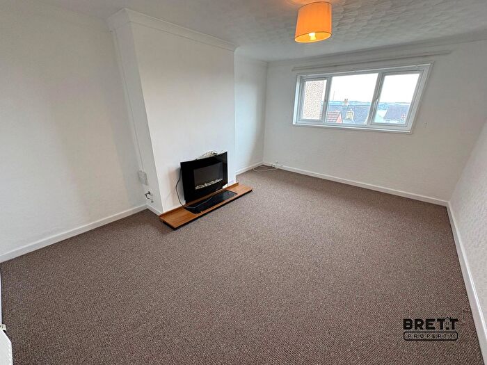 2 Bedroom Flat To Rent In Stephen Street, Milford Haven, Pembrokeshire., SA73