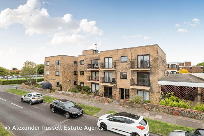 1 Bedroom Flat For Sale In Sandpiper Court, Shakespeare Road, Birchington, CT7