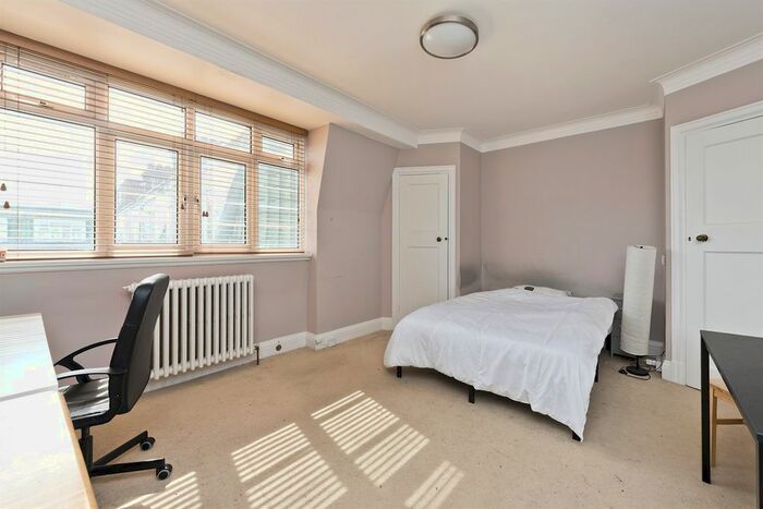 Studio To Rent In Pembroke Road, London, W8