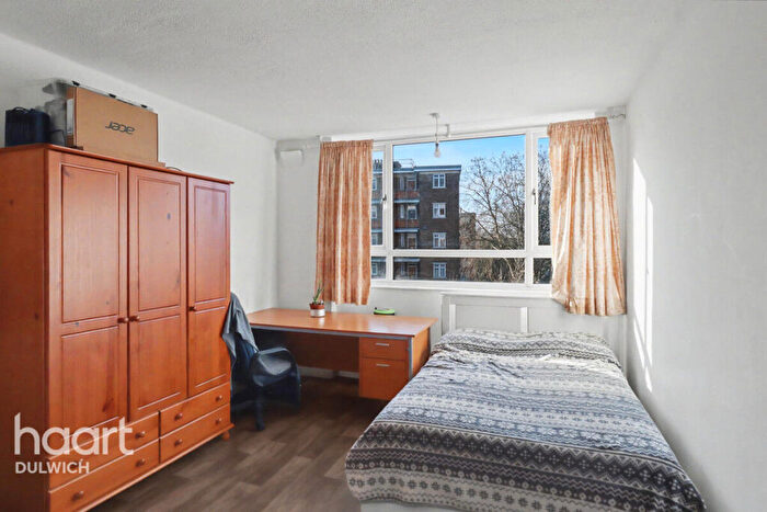 2 Bedroom Flat For Sale In Lordship Lane, London, SE22