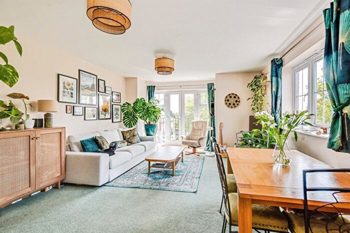 2 Bedroom Flat For Sale In Caldecott Chase, Abingdon, OX14