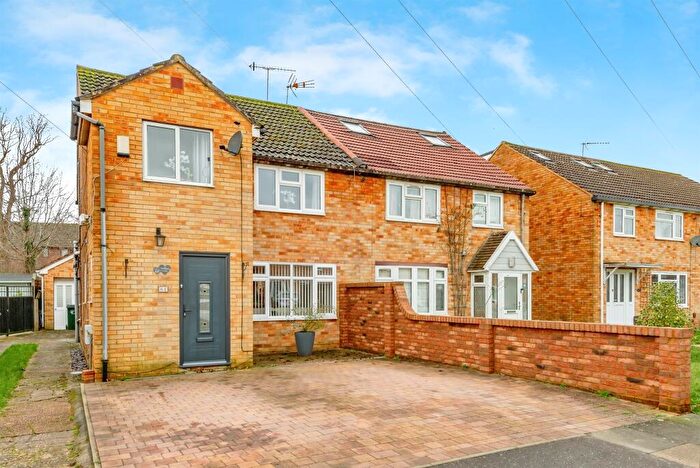 3 Bedroom Semi-Detached House For Sale In Stafford Road, Crawley, RH11