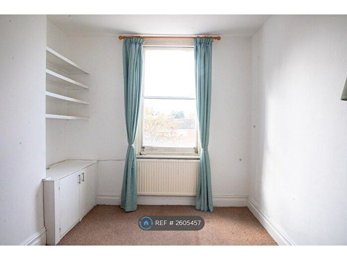 1 Bedroom Flat To Rent In Amhurst Road, London, E8