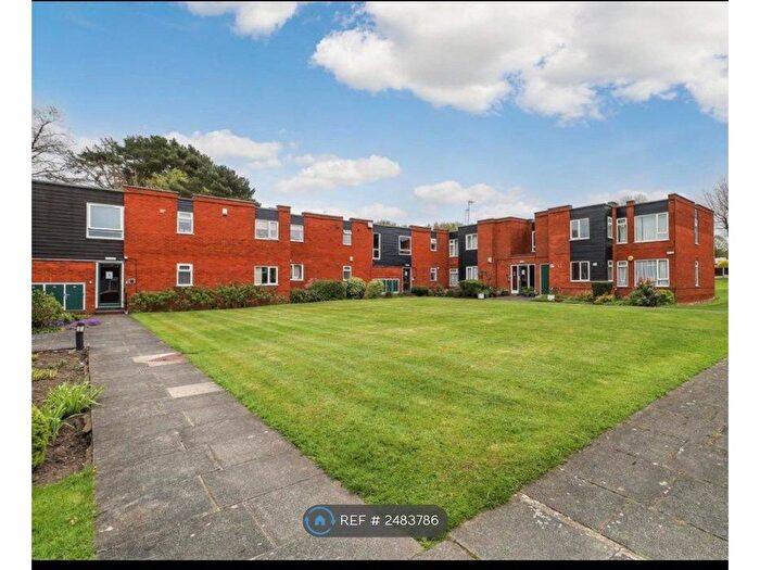 2 Bedroom Flat To Rent In Blackmoor Court, Leeds, LS17