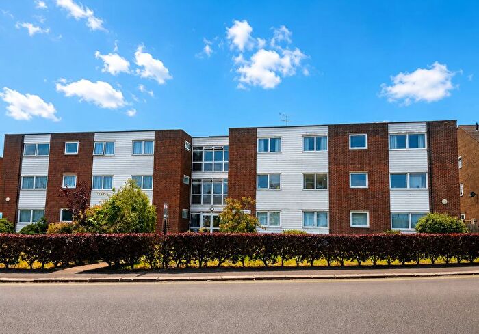 2 Bedroom Flat For Sale In Stevanne Court, Lessness Park, Belvedere, Kent, DA17