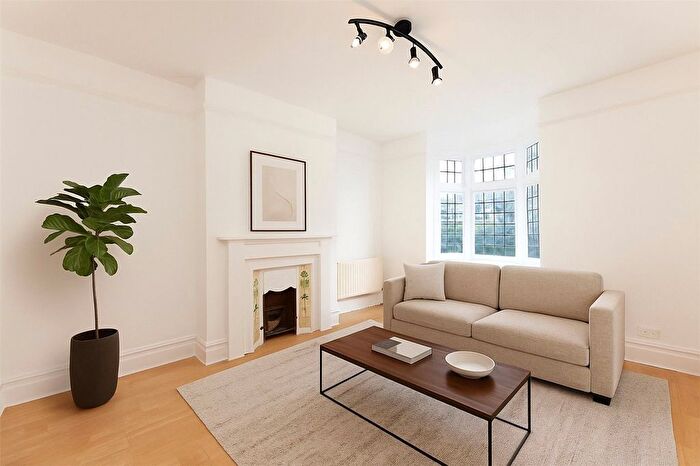 2 Bedroom Flat To Rent In Wimbledon Park Road, London, SW18