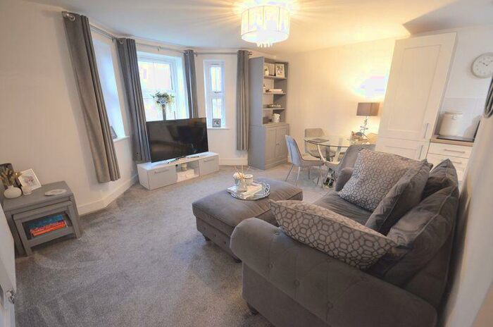 2 Bedroom Flat To Rent In Lowther Road, Bournemouth, BH8