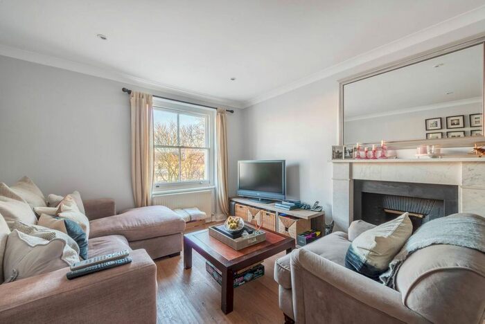 2 Bedroom Flat To Rent In Queens Gardens, Bayswater, London, W2