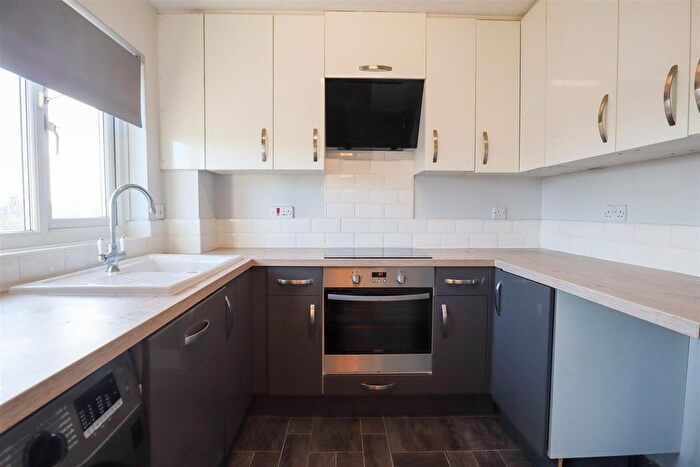 2 Bedroom Flat To Rent In Lovat Mead, St. Leonards-On-Sea, TN38