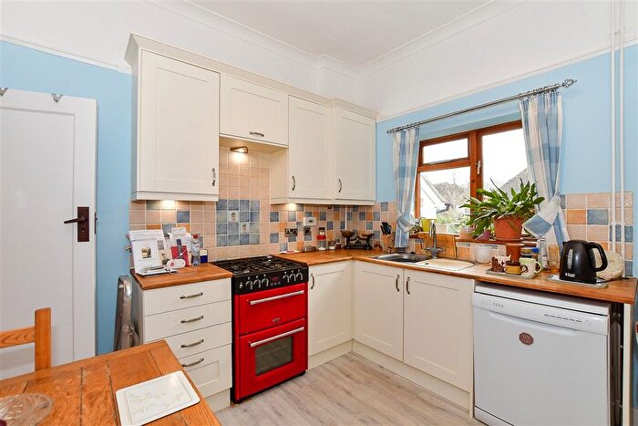 4 Bedroom Chalet For Sale In Orchard Drive, Tonbridge, Kent, TN10