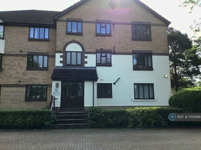 1 Bedroom Flat To Rent In Gable Court, Redhill, RH1