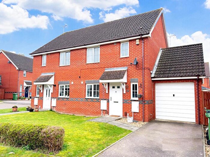 3 Bedroom Semi Detached House For Sale In Baird Close, Yaxley, Peterborough, PE7