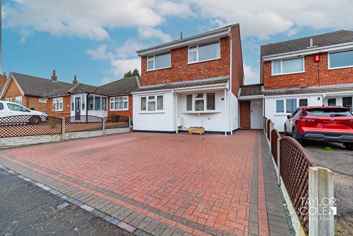 3 Bedroom Detached House For Sale In Stephenson Close, Glascote, Tamworth, B77