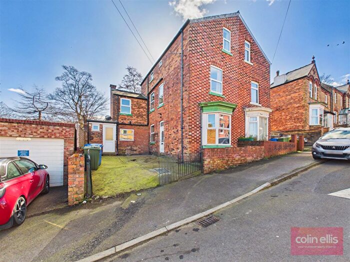 4 Bedroom Semi Detached House For Sale In Oak Road, Scarborough, YO12