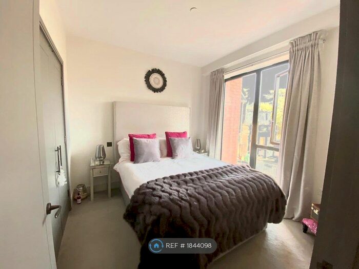 1 Bedroom Flat To Rent In Nixey Close, Slough, SL1