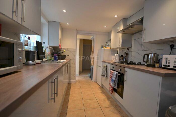 6 Bedroom Terraced House To Rent In Blenheim Road, Reading, Berkshire, RG1