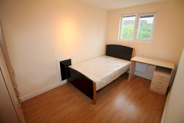 3 Bedroom Flat To Rent In North Road, Cathays, Cardiff, CF14