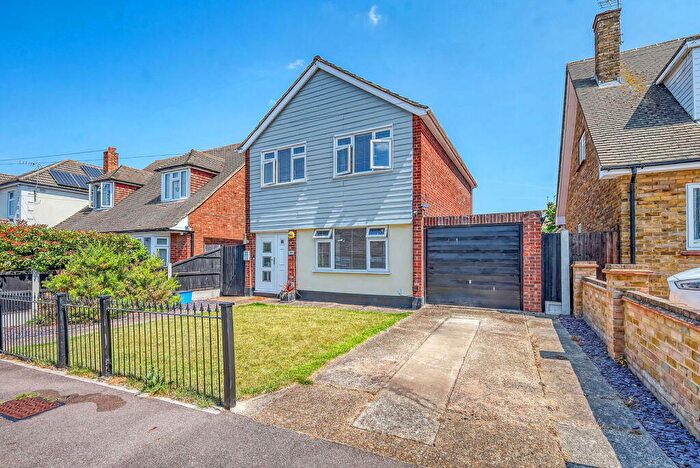 3 Bedroom Detached House For Sale In Fetherston Road, Stanford-le-hope, SS17