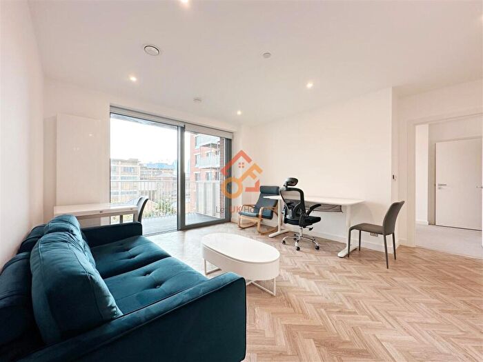 1 Bedroom Flat To Rent In River Apartment, Gillender Street, London, E3
