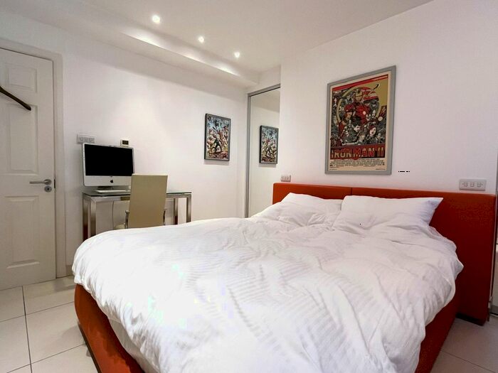3 Bedroom Flat To Rent In Portman Square, Marylebone, London, W1H