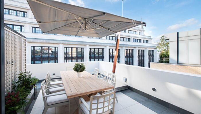 3 Bedroom Flat To Rent In Young Street, London, W8