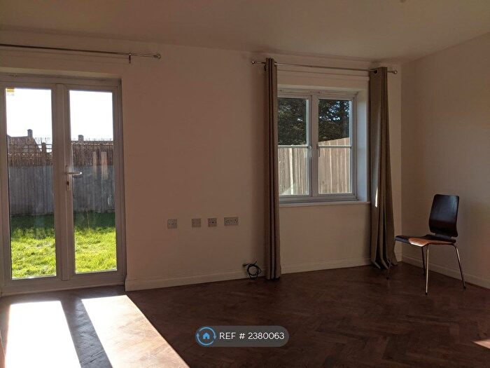 3 Bedroom Semi-Detached House To Rent In Lake Close, Dagenham, RM8