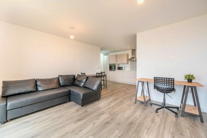 3 Bedroom Flat To Rent In Barking, Barking, IG11