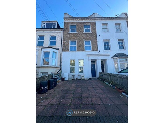 2 Bedroom Flat To Rent In Vant Road, London, SW17
