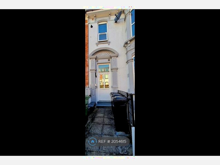 3 Bedroom Flat To Rent In St. Ronans Road, Portsmouth, PO4