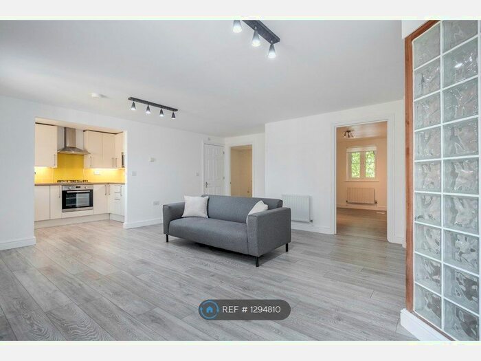 2 Bedroom Flat To Rent In Newent Close, London, SE15