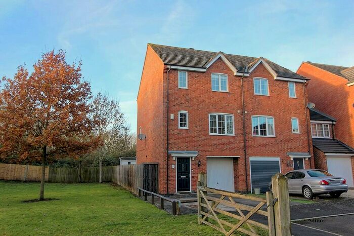 4 Bedroom Semi-Detached House For Sale In Erringtons Close, Great Glen, LE2