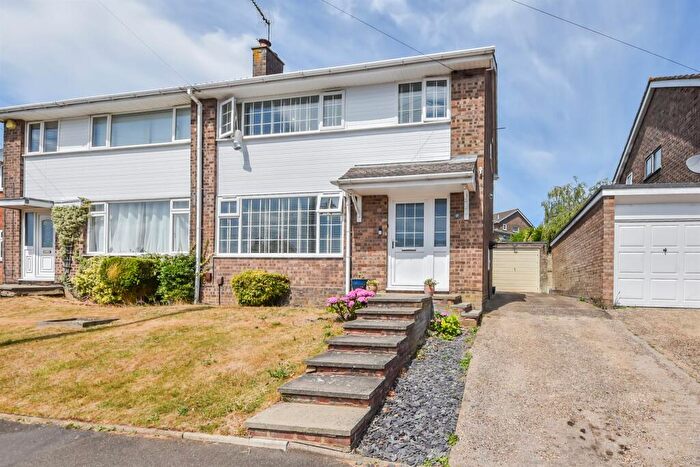 3 Bedroom Semi-Detached House For Sale In Kipton Field, Rothwell, Kettering, NN14