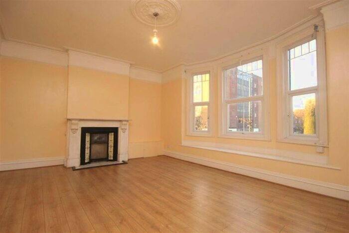 4 Bedroom Flat To Rent In High Street, Teddington, TW11