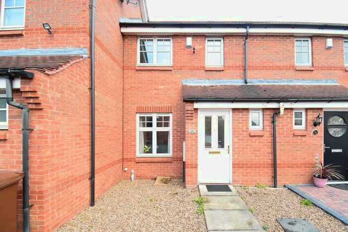 2 Bedroom Town House To Rent In Mill Chase Road, Alverthorpe, WF2
