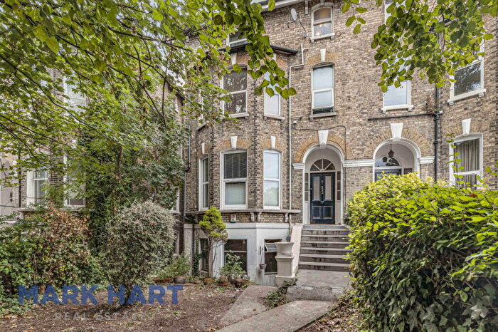 2 Bedroom Flat For Sale In Burnt Ash Hill, London, SE12