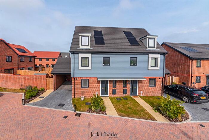 4 Bedroom Semi Detached House For Sale In Henge Road, Iwade, Sittingbourne, ME9