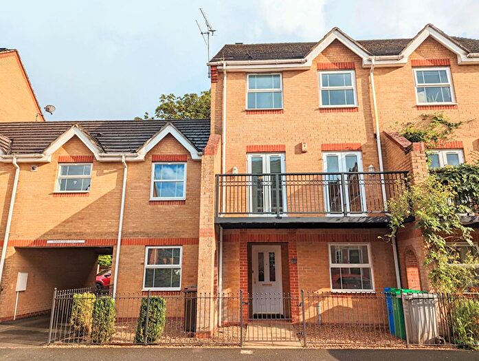 5 Bedroom Semi-Detached House To Rent In New Barns Avenue, Manchester, M21