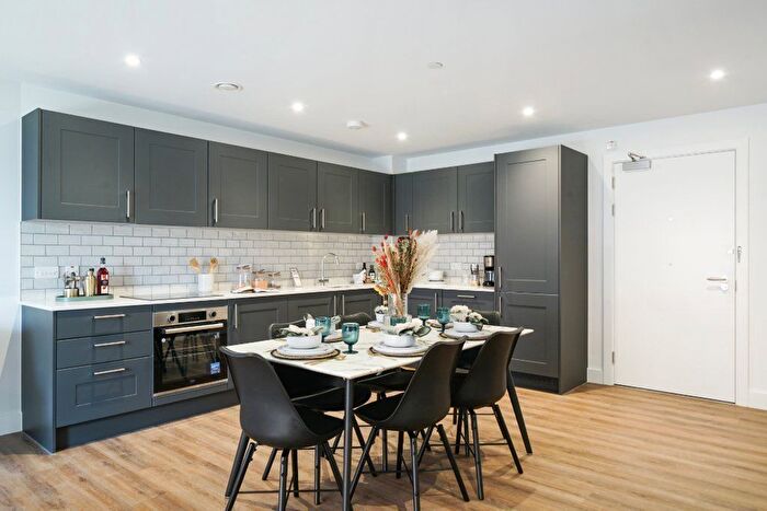 3 Bedroom Flat To Rent In Garden Boulevard, Maidenhead, SL6