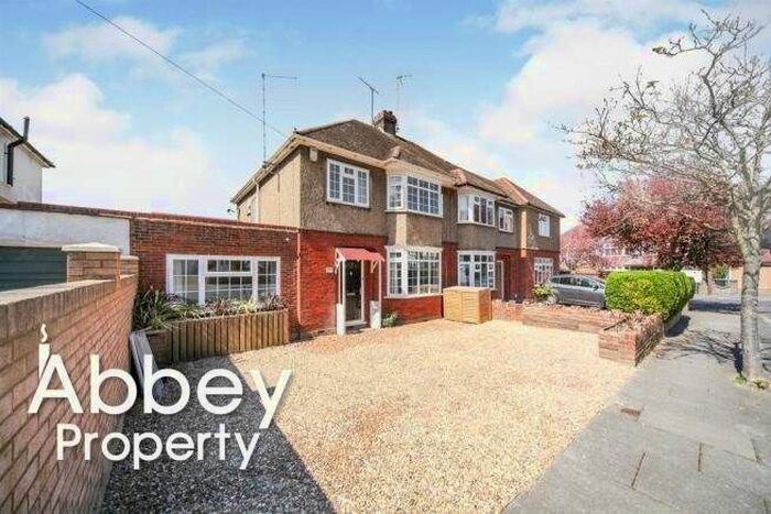 4 Bedroom Semi-Detached House To Rent In Manton Drive, Luton LU2