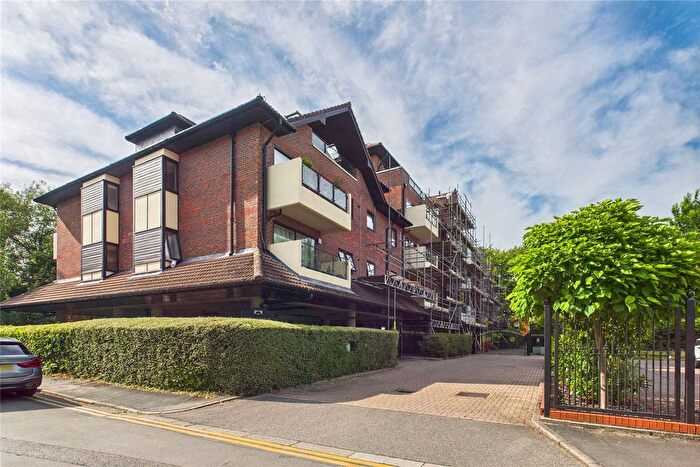 3 Bedroom Flat To Rent In Ray Park Road, Maidenhead, Berkshire, SL6