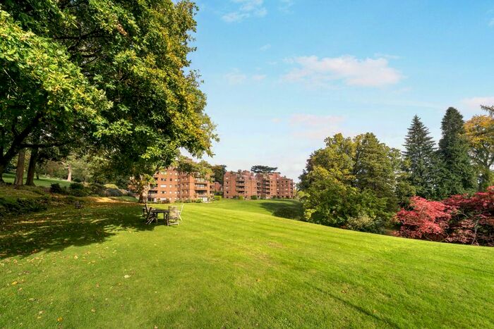2 Bedroom Flat For Sale In Cedar Lodge, Lythe Hill Park, Haslemere, GU27